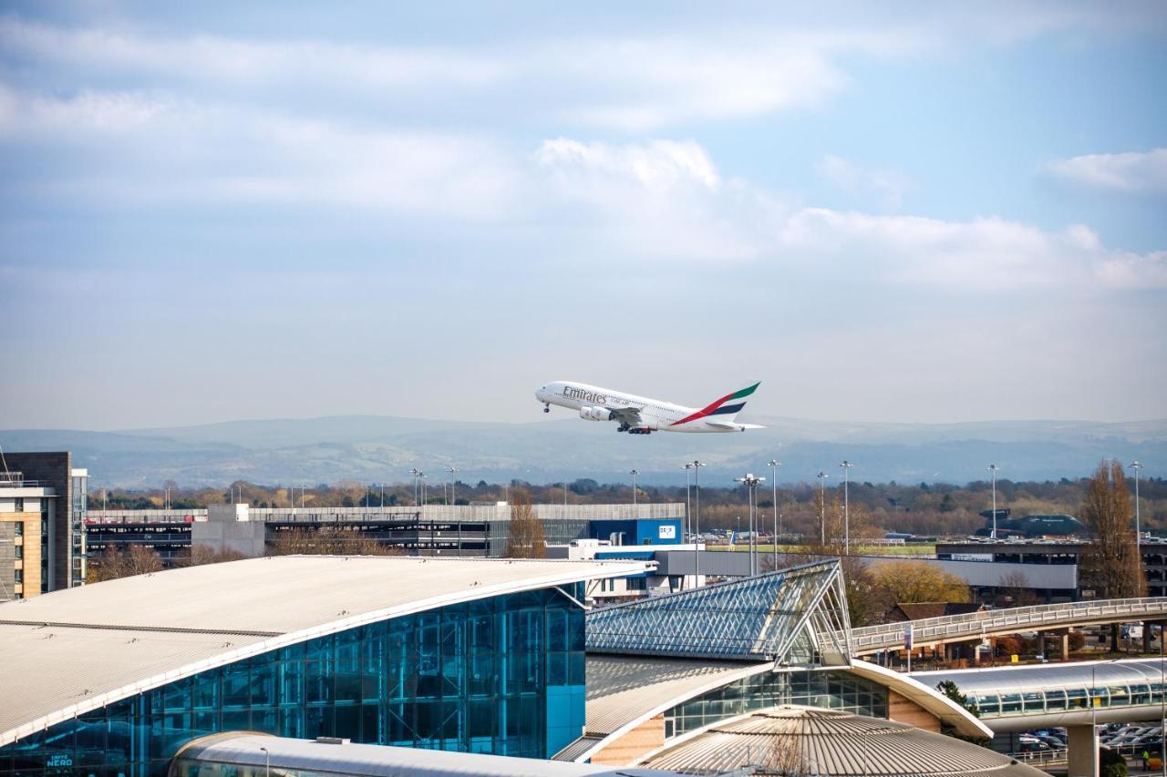 Holiday Inn Manchester Airport T2 By Ihg Hale  Exterior foto