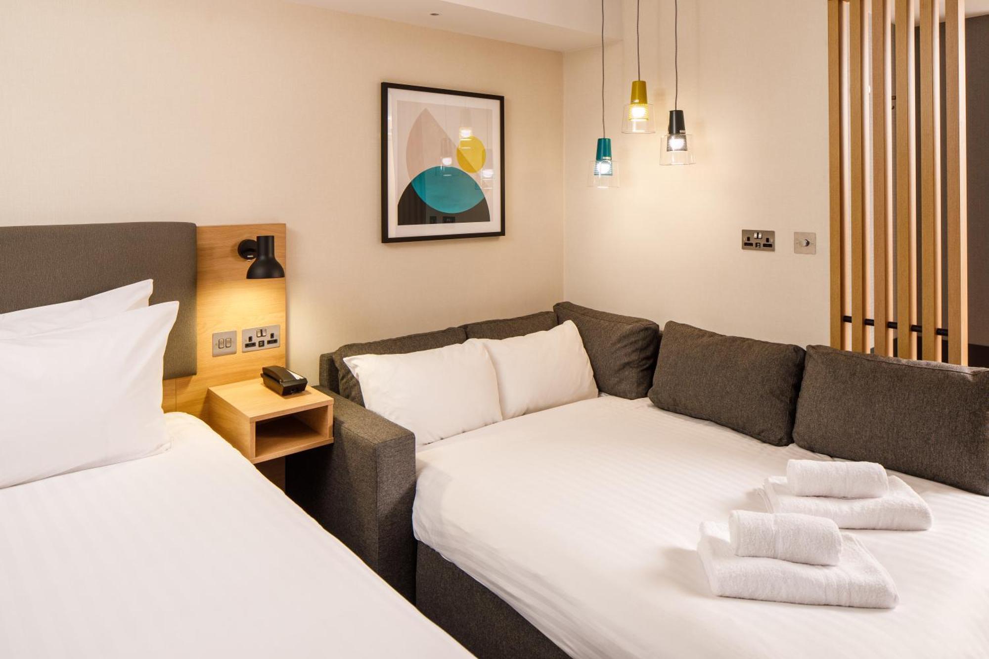 Holiday Inn Manchester Airport T2 By Ihg Hale  Exterior foto